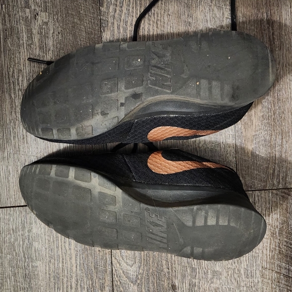 Nike well worn shoes womens 6 - Picture 4 of 5